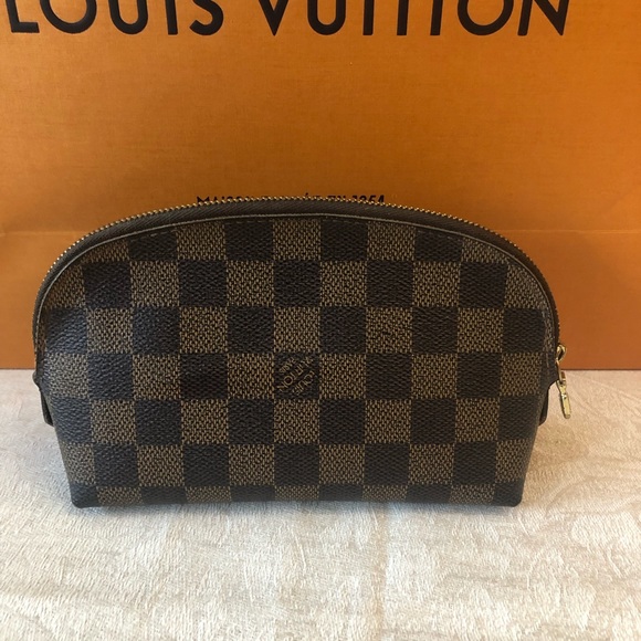 Louis Vuitton Cosmetic Case - Picture 4 of 4